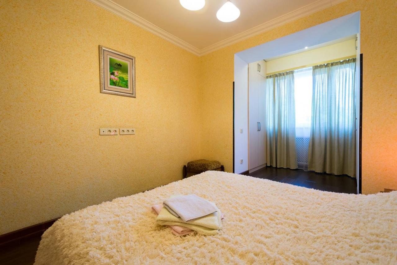 Nadezhda Apartments In Touristic Area, On The Dostyk Avenue 89 Almatî Exterior foto