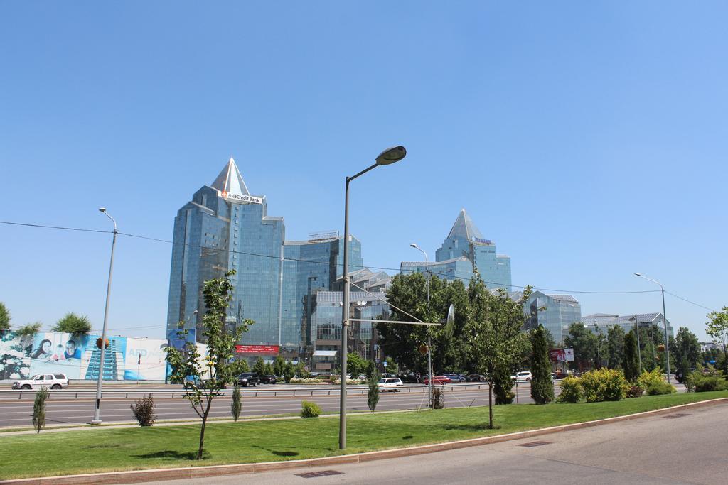 Nadezhda Apartments In Touristic Area, On The Dostyk Avenue 89 Almatî Exterior foto