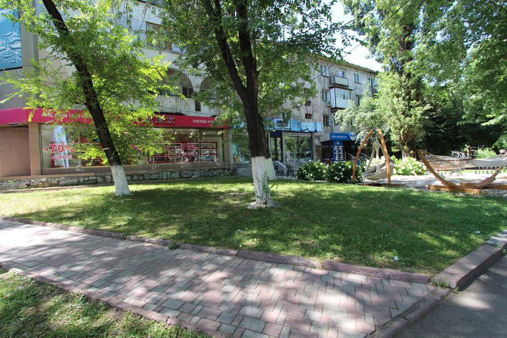 Nadezhda Apartments In Touristic Area, On The Dostyk Avenue 89 Almatî Exterior foto