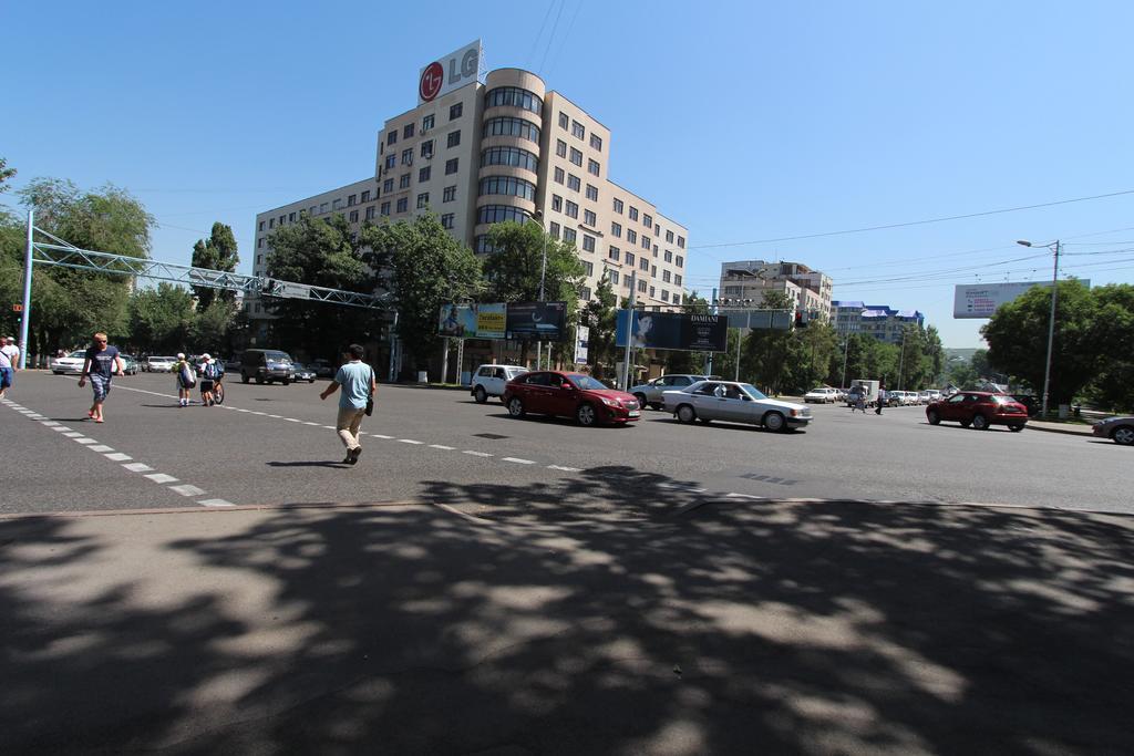 Nadezhda Apartments In Touristic Area, On The Dostyk Avenue 89 Almatî Exterior foto
